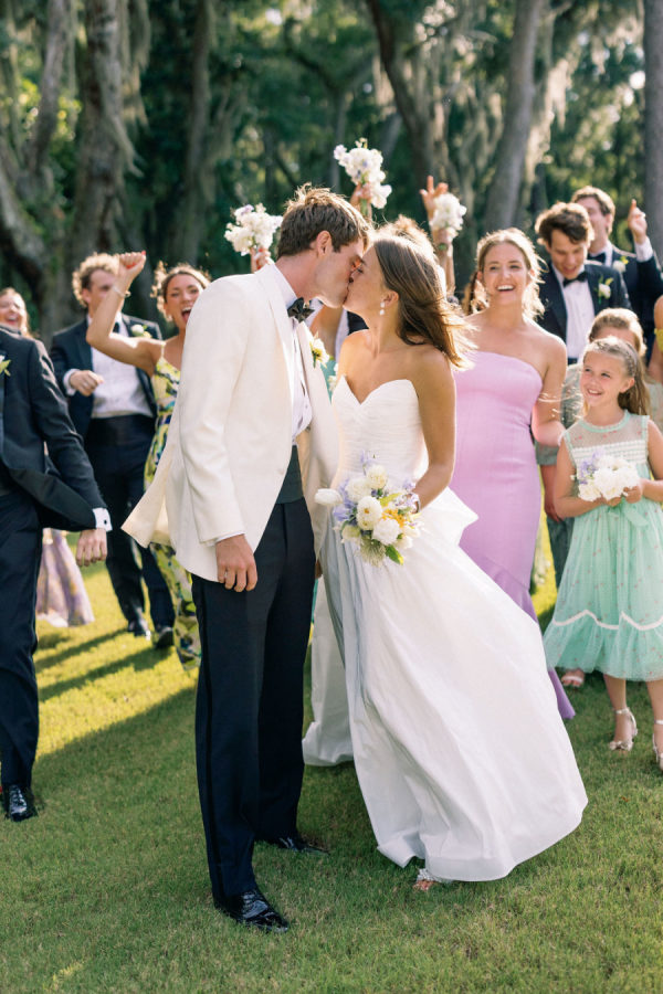 A Laid-Back Garden Celebration with Fresh Florals and an Atmosphere That Felt Like Home